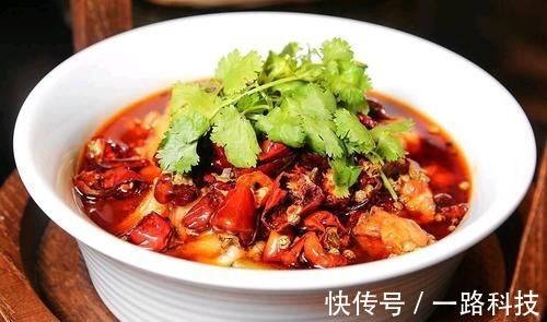 胃黏膜|常吃面条对胃好？提醒：若想胃部健康，3种食物尽量少吃一些