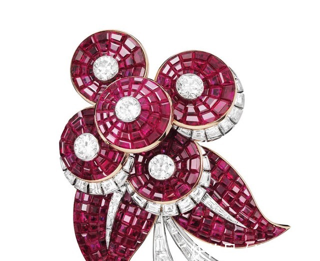 van$梵克雅宝在巴黎举行Florae珠宝展幻境花园!