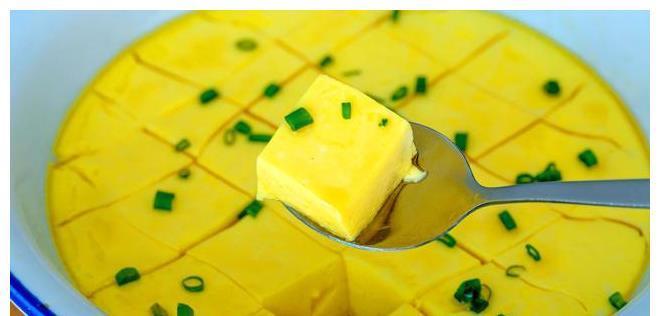 做法|蒸鸡蛋用冷水还是热水?大厨教你正确做法,蛋羹嫩滑无气孔,收藏