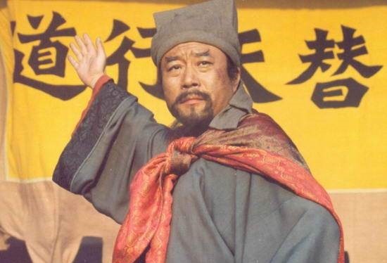 林冲!水浒传中梁山好汉看似团结一心,其实也分派系,其中一派最悲剧