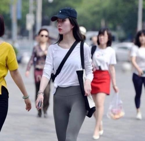 紧身裤 简约瑜伽裤,显得帅气更时尚,穿上更显时尚朝气的格调!