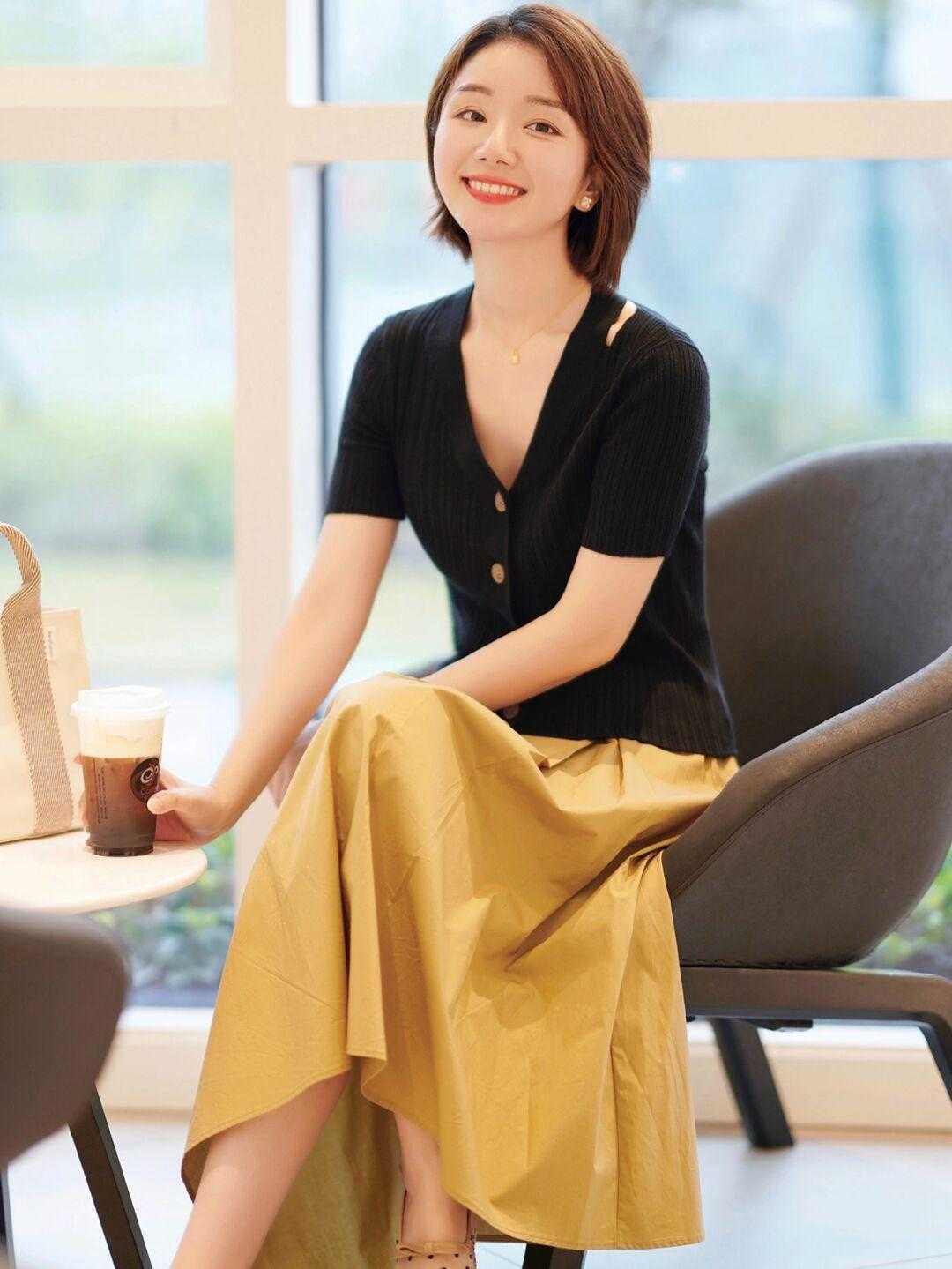 级别|堪称教科书级别的搭配，减龄又气质，40+的最佳搭配了