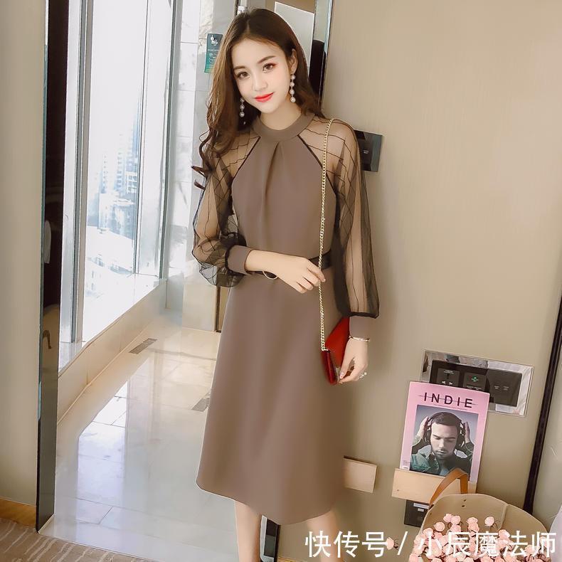 凸显|小姐姐爱穿甜美连衣裙,展示凹凸迷人身姿,凸显性感成熟女人味