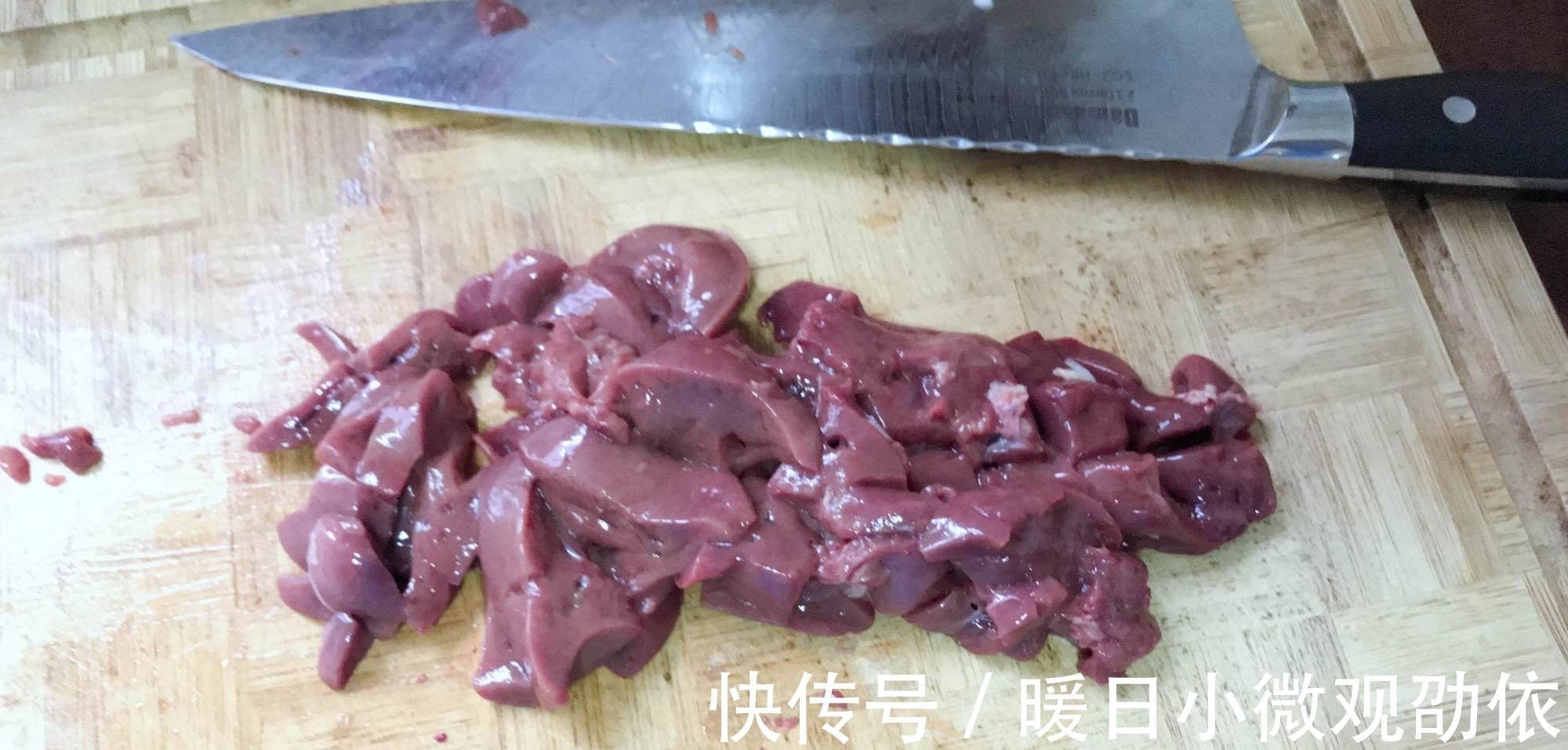 它比蚯蚓还好用，如果你想钓鱼比别人钓的多，请花1分钟耐心看完