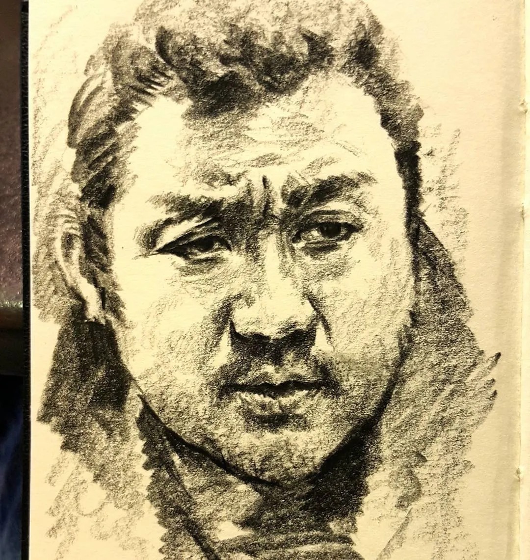 小孩童$画皮画骨难画魂,他用木炭条把肖像画活了