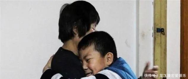 家长|熊孩子骑玩具车撞汽车,奶奶蛮横怼车主他多大你多大