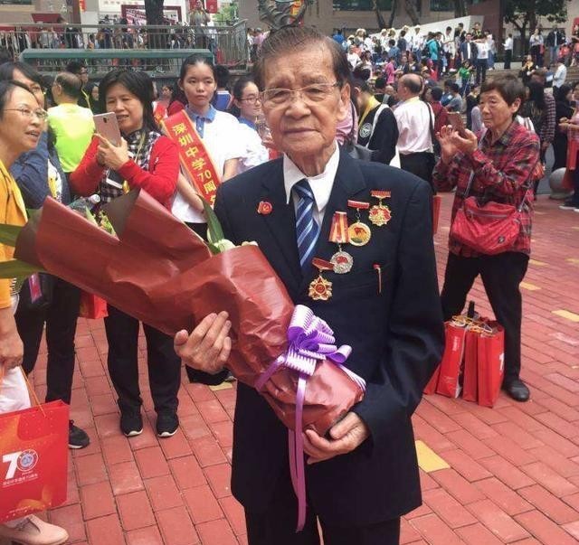 陈敏|陈敏学:13岁时当日军翻译,15岁时抗战胜利,摇身一变成英雄