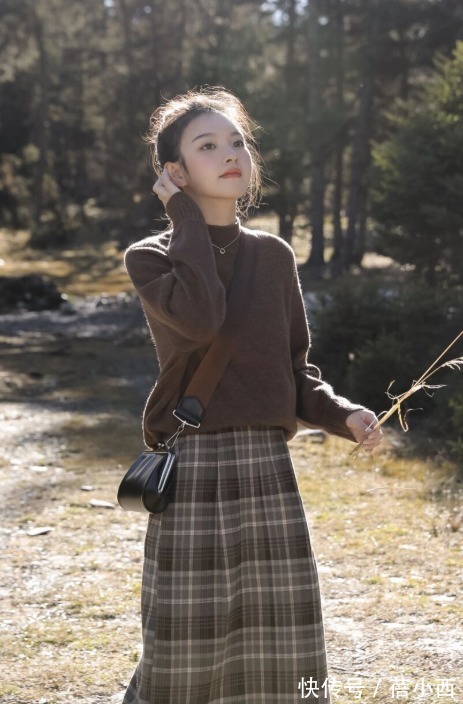 小姐姐|冬季穿搭还是“毛衣”赢了,买基础款就够,懂搭配照样赢得好气质