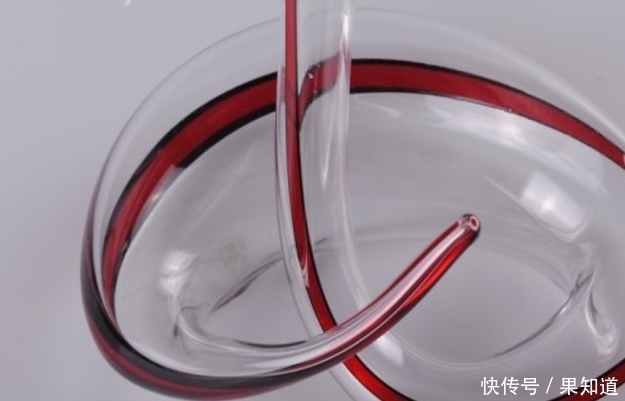 艺术品|世上最奇葩的红酒艺术品,看了让人不舒服,价格居然这么高?