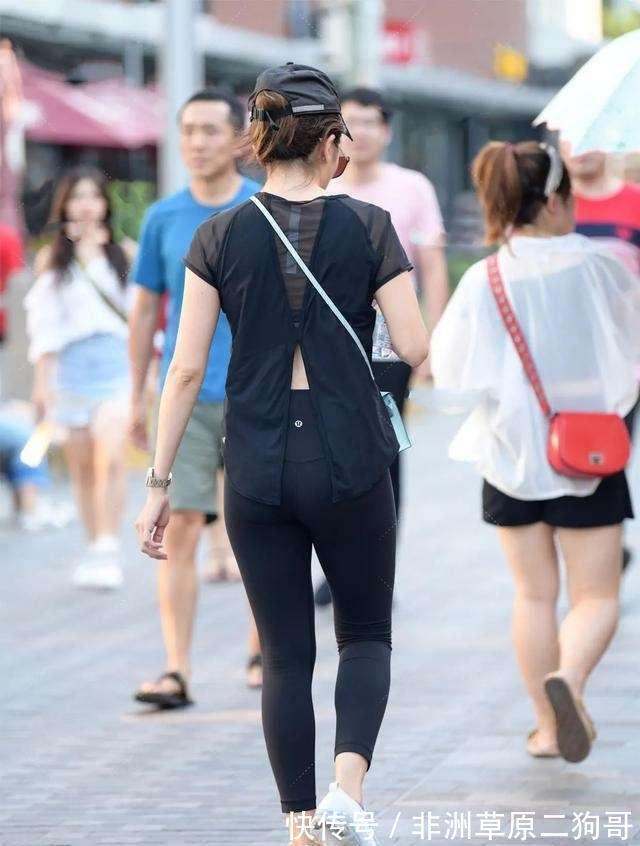 穿搭|华丽典雅的打底裤穿搭帅气有魅力,如花美眷神采迷人,还能显瘦