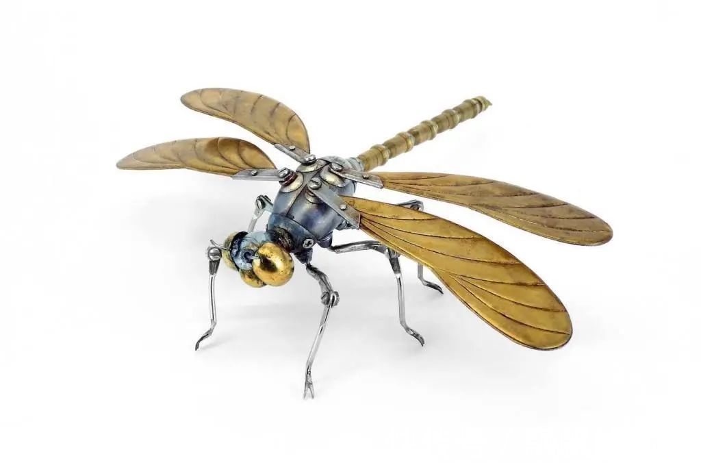 雕塑家$雕塑家收集废铁,打造朋克风金属动物,制作过程和作品都非常酷