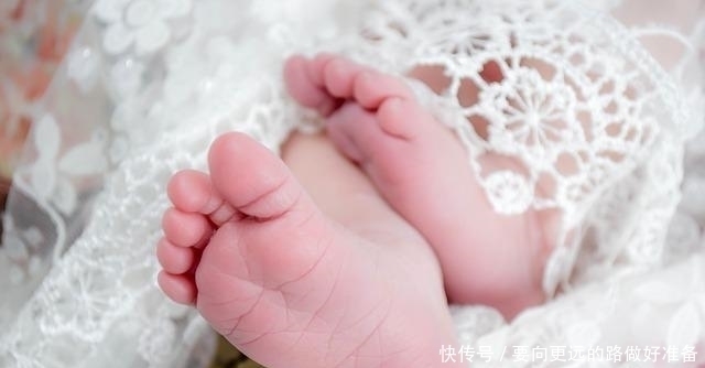 90厘米“袖珍”女孩懷孕,不聽勸阻生下孩子,見到孩子觀眾嘆息