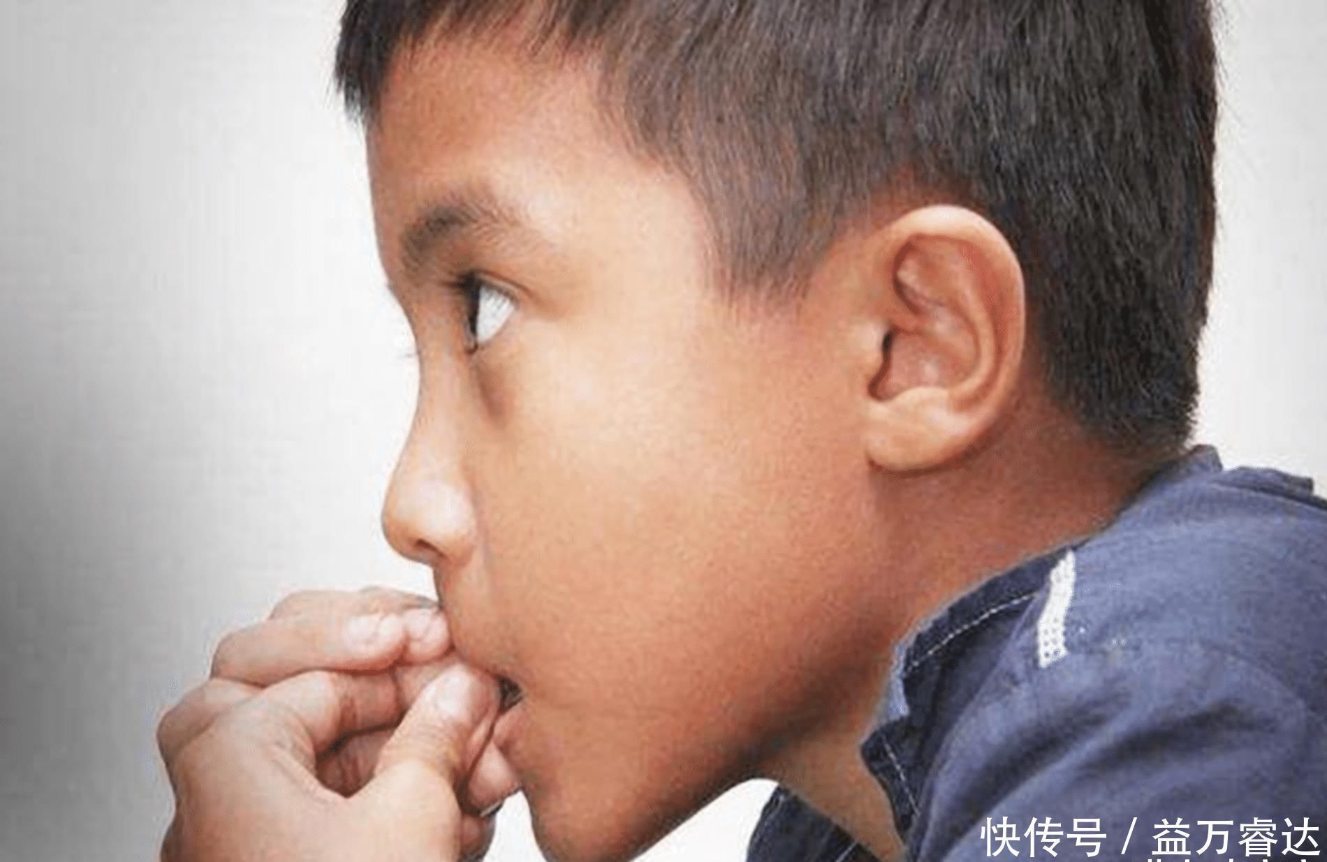 习惯性|从小“咬指甲”的孩子,长大后会怎样?专家坦言:逃不开2种结局