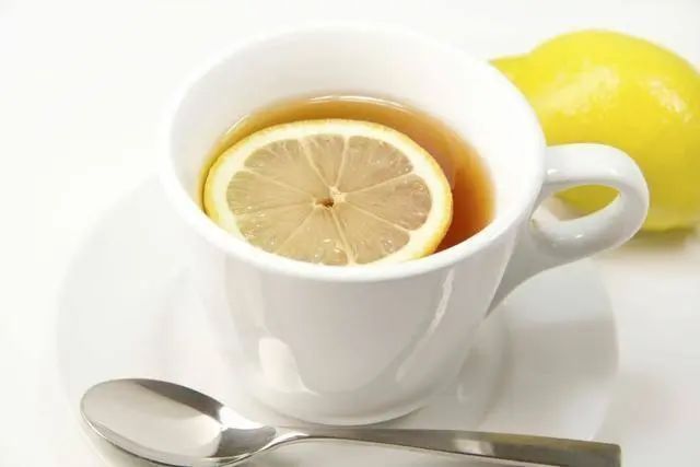 女性|女人开始衰老,身体有4处变化,若一个没有,说明你还很年轻