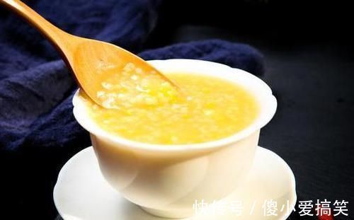 黏稠|粥铺老板:熬小米粥时,记住关键3点,轻松熬出米油,太好喝了