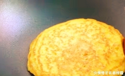 南瓜新吃法,比做南瓜饼还香,手不沾面,简单易做,饭店都买不到