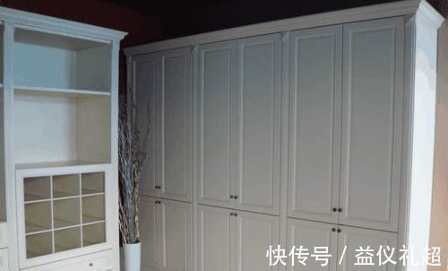 嵌入式|卧室大衣柜早就被淘汰了,如今都流行装这种,实用又省地方