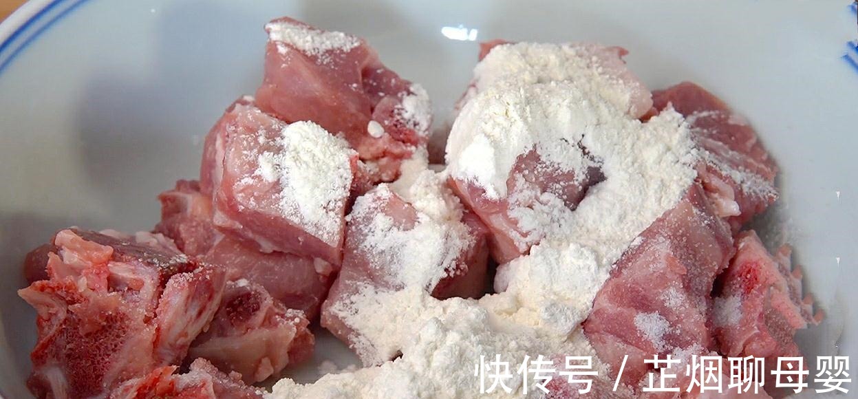 排骨里放2个苹果,原来有这么多好处,老人小孩都适合,太解馋了