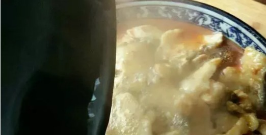 这道菜在餐馆吃太贵,自己做30元搞定,麻辣鲜香超下饭!