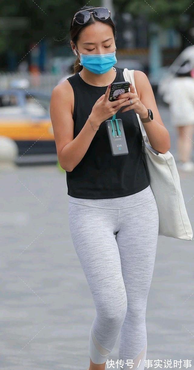 穿搭 打底裤的穿搭时尚更省心,展示年轻女孩的时尚表情,都很百搭!