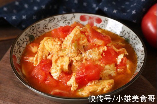 西红柿炒鸡蛋，很多人做错！五星酒店大厨：关键5步，蛋嫩、汁多