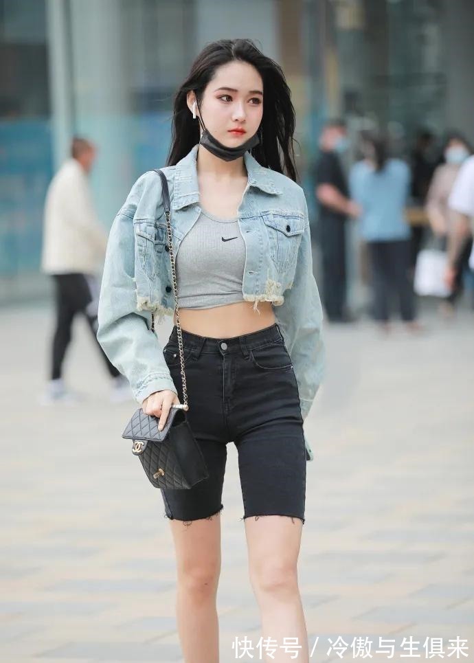 牛仔外套 节约又时髦的穿搭方式,显得个性化十足,满满的青春活力扑面而来