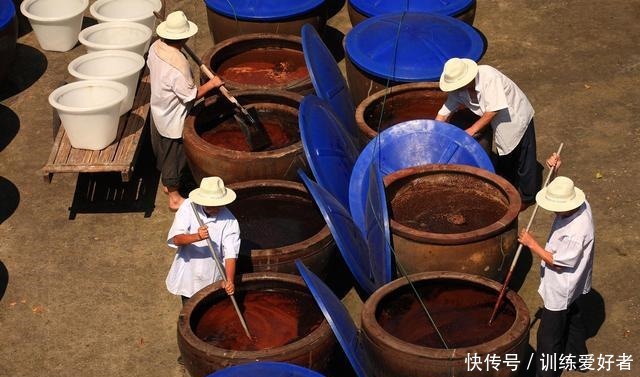 买酱油时,瓶上若有这两个字母,再便宜也不买,都是勾兑酱油