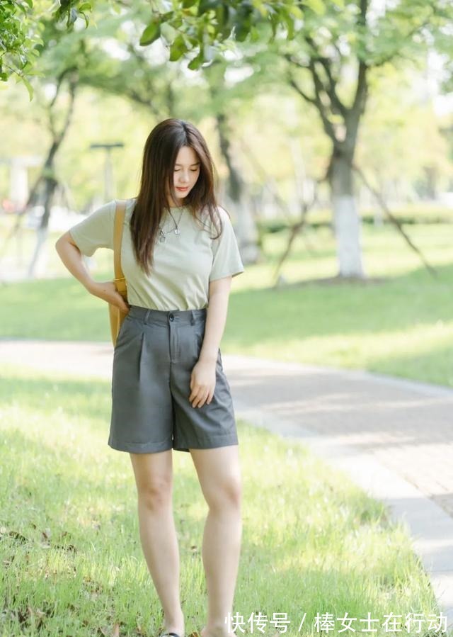 高腰 短袖 + 高腰下装,今夏很火!