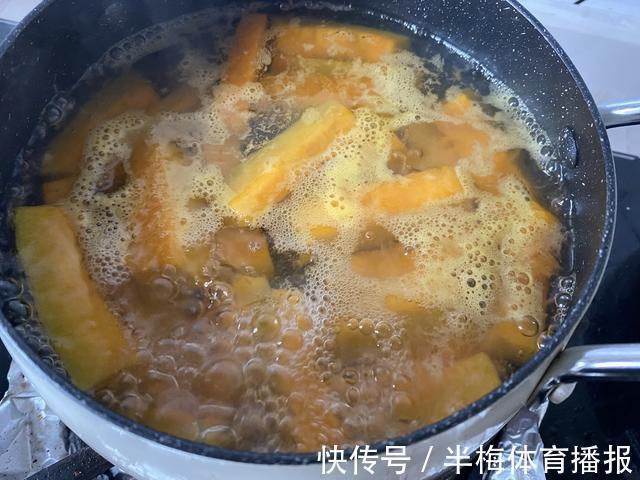 精华|简单易学,逆天的南瓜,搭配精华咸蛋黄,外酥里糯,全家都抢着吃