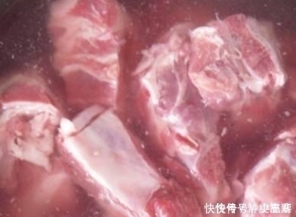 鲜嫩|反复提醒，炖排骨切记不能先焯水，牢记这2步，排骨鲜嫩无腥味