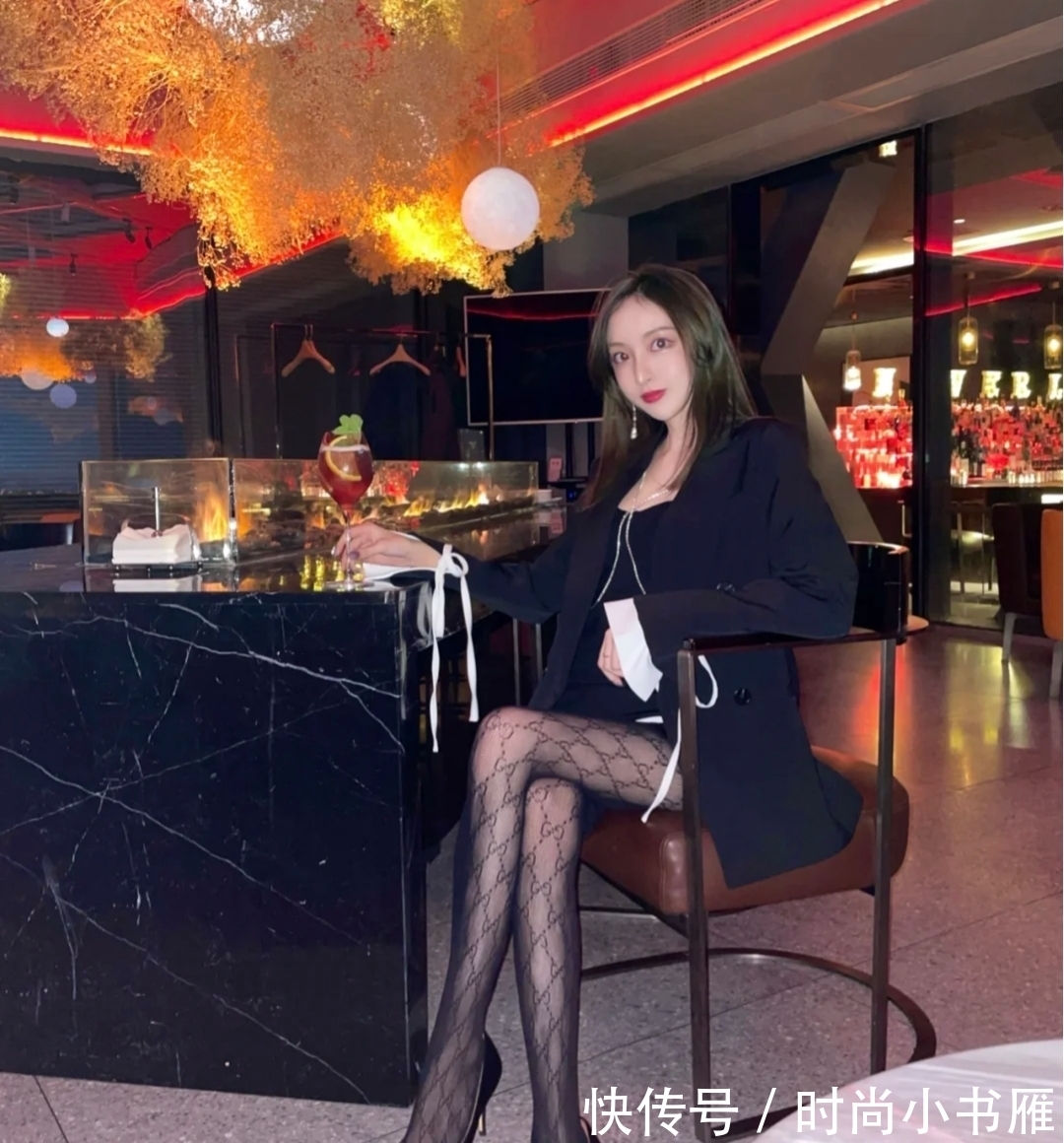 丝袜|四种黑色丝袜穿搭显瘦又时髦,给美腿开一层美颜特效