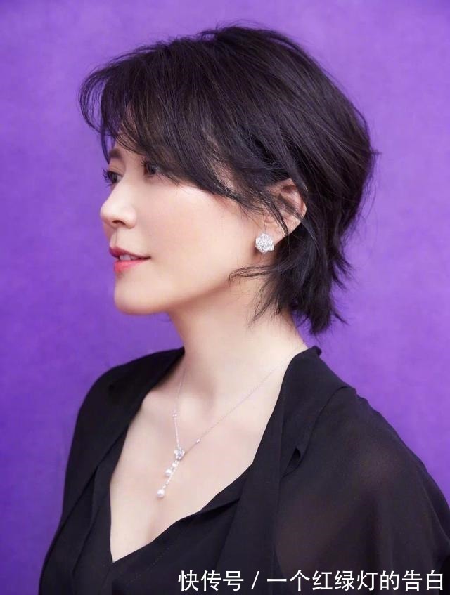 女性 40+的女性适合留什么发型推荐这4款发型,优雅又显气质!