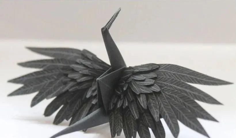 灵感$抑郁小哥把一只2毛钱的千纸鹤折成了我买不起的样子,不但病好了还年入百万