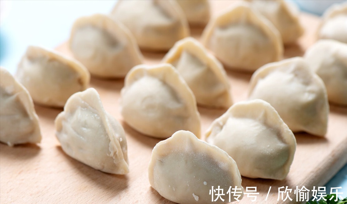 调白菜馅，用盐杀水是错的，牢记1个诀窍，白菜爽脆多汁，不出水！