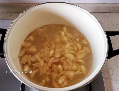 营养|晚餐吃素食,四种食材清炒一盘,清淡有营养,还能帮你清理肠胃