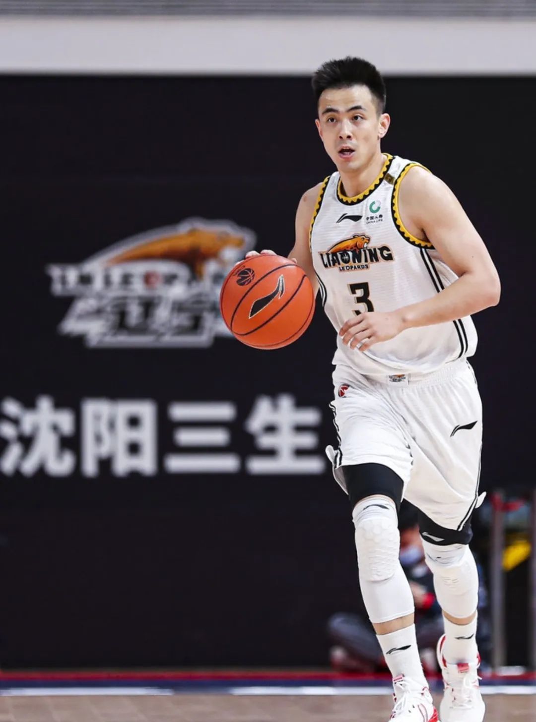 大韩|郭艾伦休战,张镇麟30+8,辽篮首节19-0打花天津,豪取CBA6连胜!