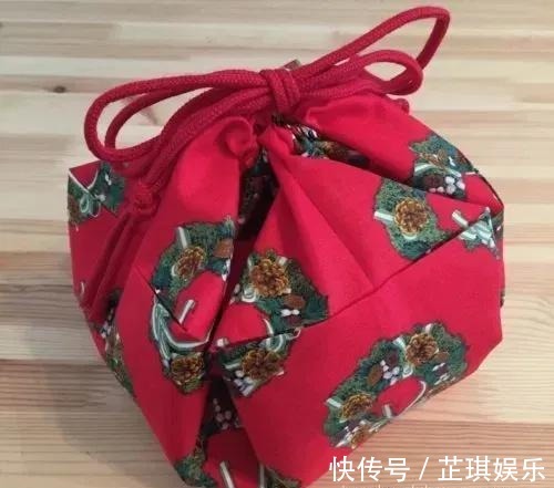 束口袋也能这么美,旧衣服就能做!旧物改造DIY手工布艺附教程