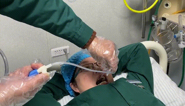  难受|ICU护士体验插管：终于知道病人有多难受了