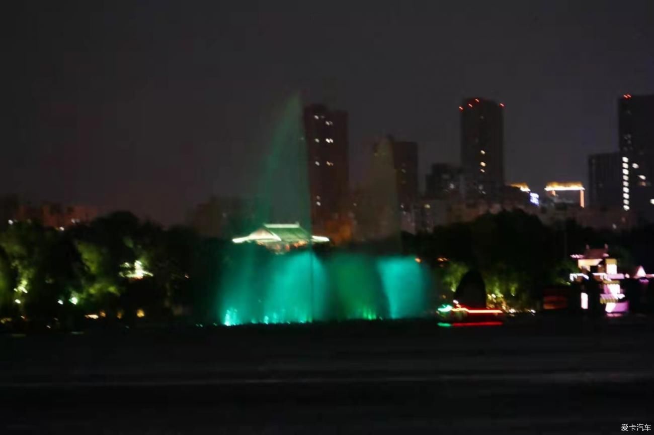 中年|夜游太明湖