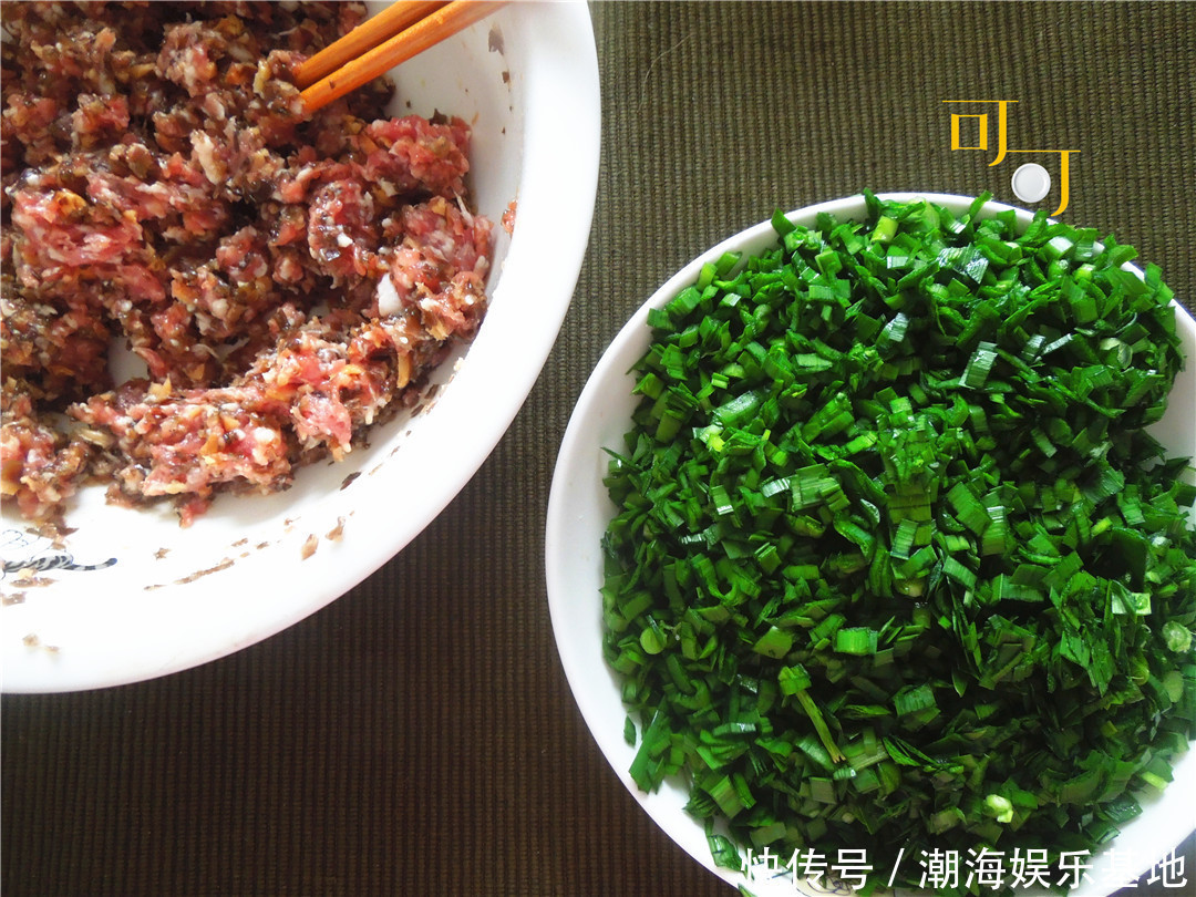包饺子|出门前给老公准备的三鲜馅饺子,煮着吃煎着吃都可以,太方便