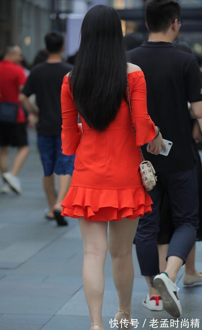 女人味 微胖美女,红色一字领连衣裙搭配高跟凉鞋,光彩夺目很有女人味