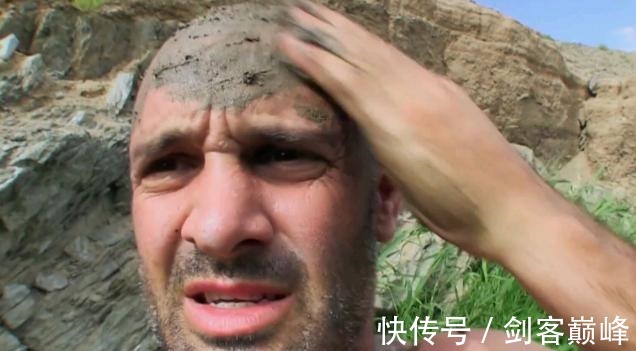 男人|食物链顶端的两个男人，谁更胜一筹看他们曾服役的部队就知道了
