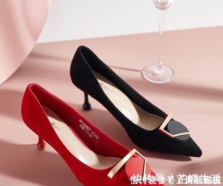 稳健 穿细跟鞋怕崴脚,穿粗跟鞋嫌不好看,4款优雅迷人的酒杯跟试试看