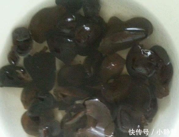 干净|泡木耳,10个人9个错,饭店厨师长教你一招,泡的又快又干净