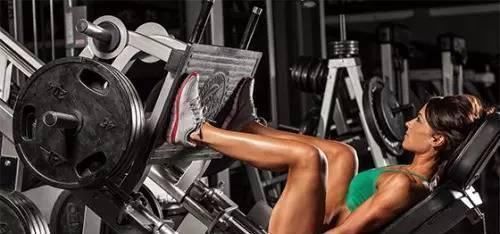 臀部|要练腿部肌肉,不能忘了腘绳肌,手把手带你练腿!