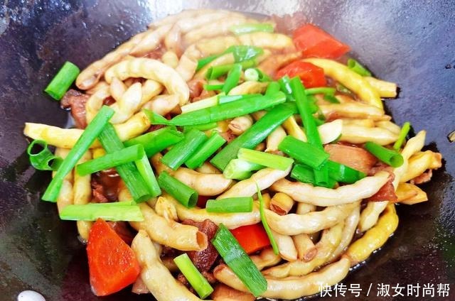 它是“天然解毒草”，三天两头吃1次，清理肠道，便秘去无踪！
