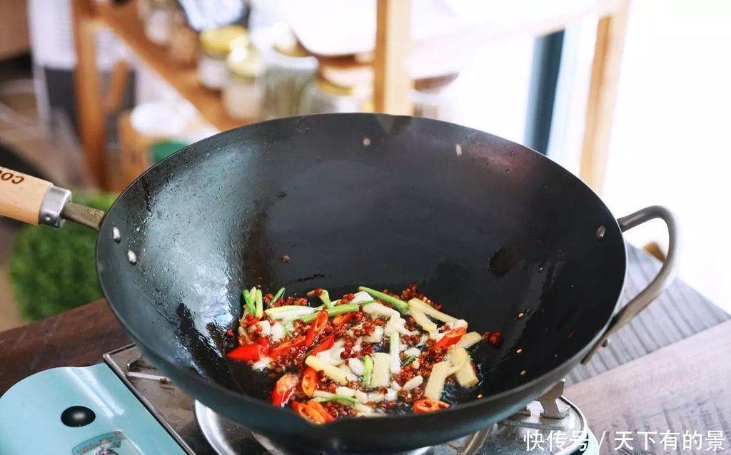 老渔民亲授，不加一滴油，15分钟让花甲快速吐沙，吃起来不牙碜