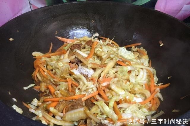 冬天就馋妈妈这碗面,进屋就能闻到香,连吃两碗才过瘾