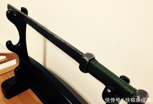 为了对付武士刀,日本古代警察将源自中国的“铁尺”纳为常备武器