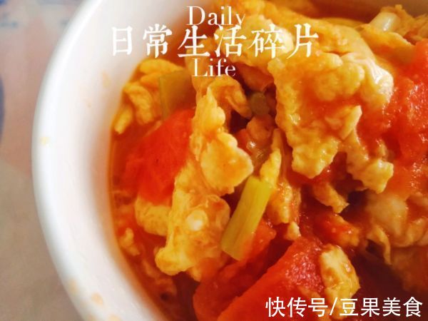 最简单常见的米饭绝配菜——西红柿炒鸡蛋（甜口！）